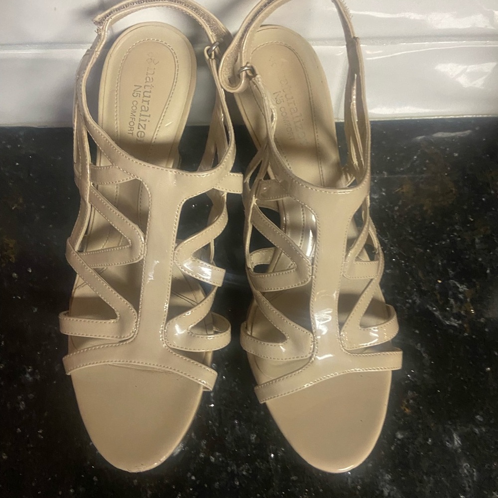 Naturalizer Women's Tan Strappy Sandals
